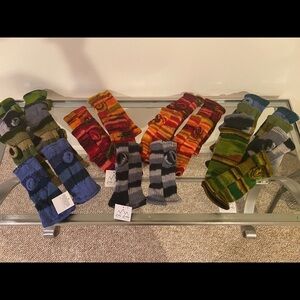 Zig Zag Fingerless Gloves - Boutique (NWT)